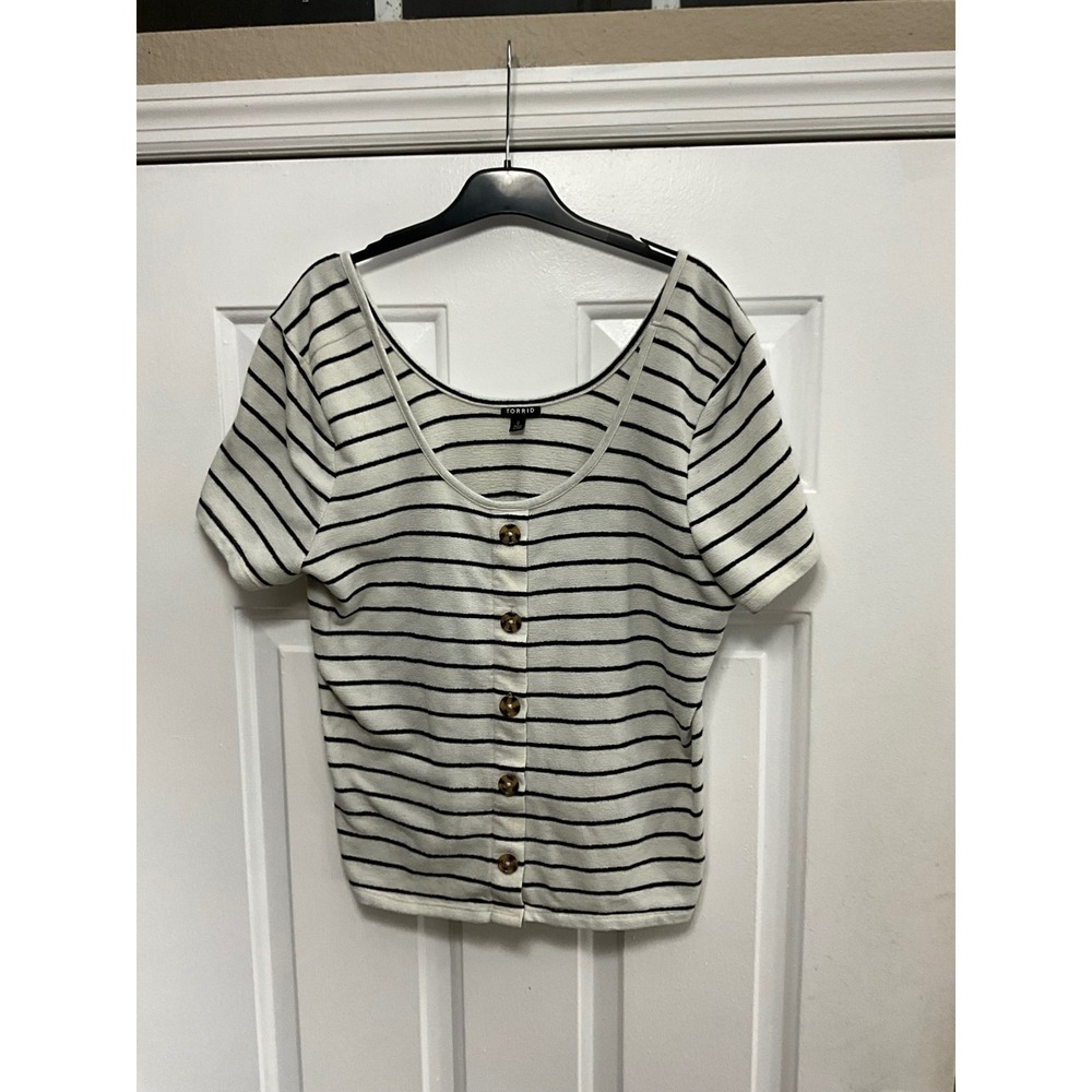 Torrid Womens Plus Size 2 White Black Striped Button Front Scoop Neck Knit Top